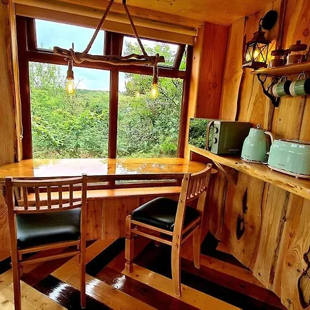 Noah's Lookout Treehouse, Floating Nature Escape Chalé Macroom