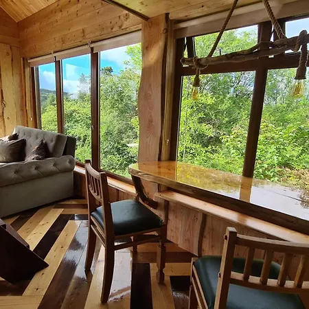 Noah's Lookout Treehouse, Floating Nature Escape Chalé Macroom