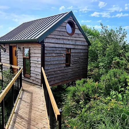 Noah's Lookout Treehouse, Floating Nature Escape Macroom