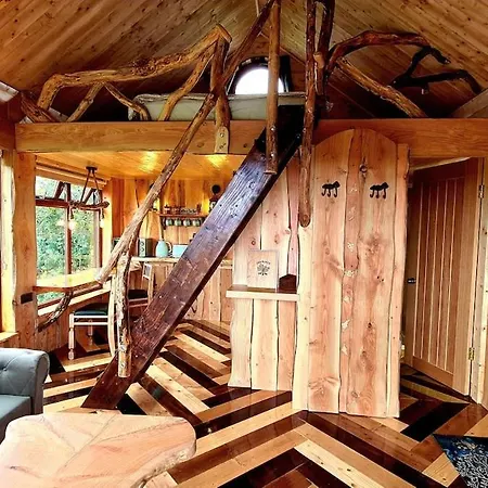 Noah's Lookout Treehouse, Floating Nature Escape Macroom